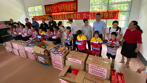 愛心回饋 筑夢(mèng)教育 | 百裕集團(tuán)以行動(dòng)助力公益，點(diǎn)亮童真夢(mèng)想！