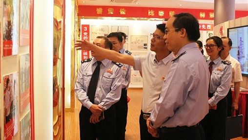 岑溪市稅務局、岑溪市農(nóng)村商業(yè)銀行黨組成員交流團蒞臨百裕集團參觀交流