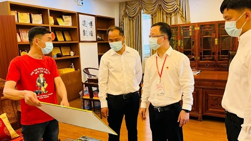 惠安縣委常委、組織部部長洪亞清蒞臨百裕集團(tuán)研發(fā)中心調(diào)研指導(dǎo)工作