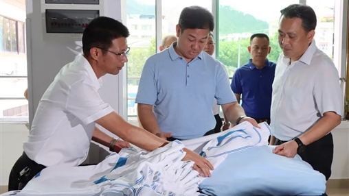 梧州市市委常委、統(tǒng)戰(zhàn)部部長(zhǎng)何世恰蒞臨百裕集團(tuán)調(diào)研指導(dǎo)